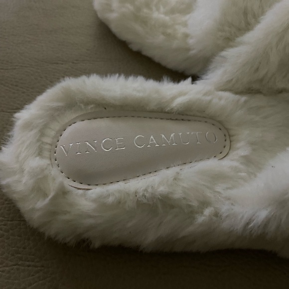 Vince Camuto white fur ladies slide sz 6.5 - Picture 3 of 5